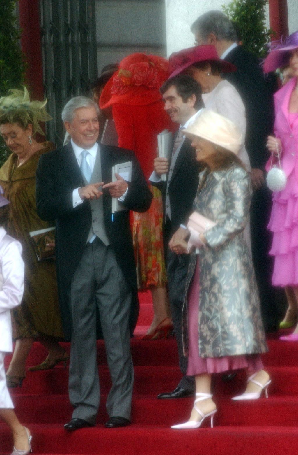 Mario Vargas Llosa y su esposa