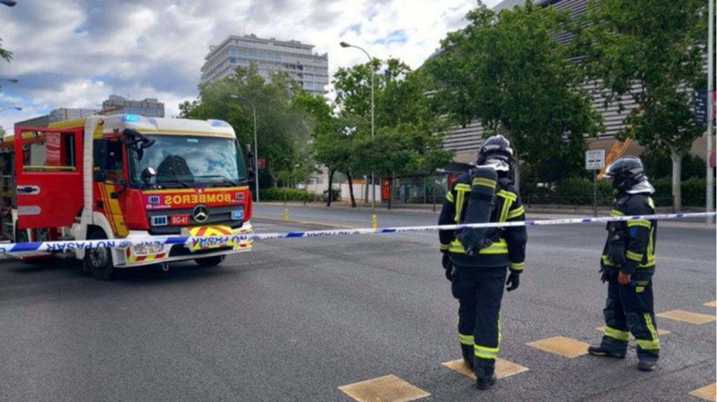 Una fuga de gas junto al estadio Santiago Bernabéu en Madrid obliga a cortar el Paseo de la Castellana