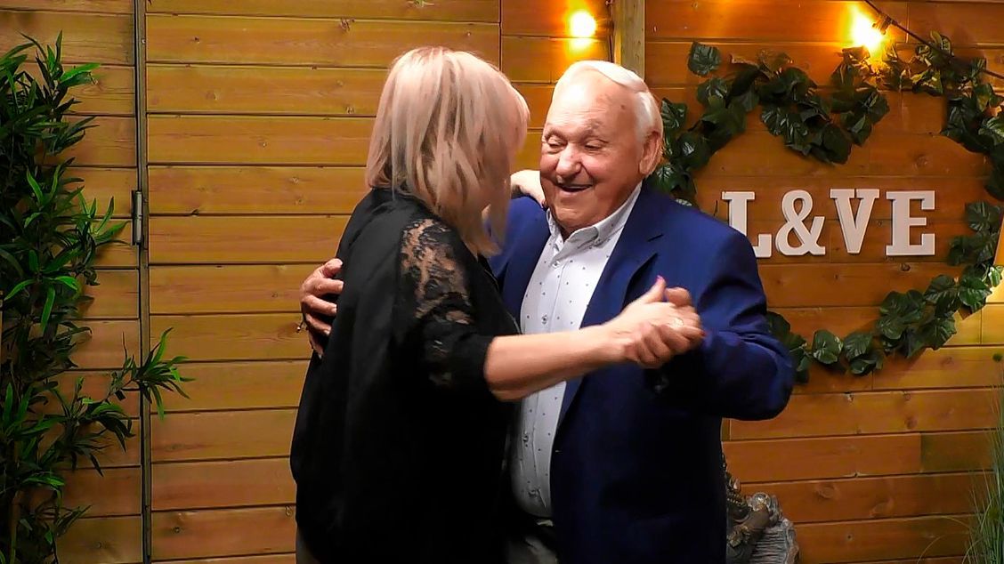 Jesús y Ana durante su cita en 'First Dates'