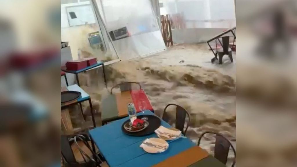 Reabre un restaurante tras el torrente que arrasó su terraza en Girona