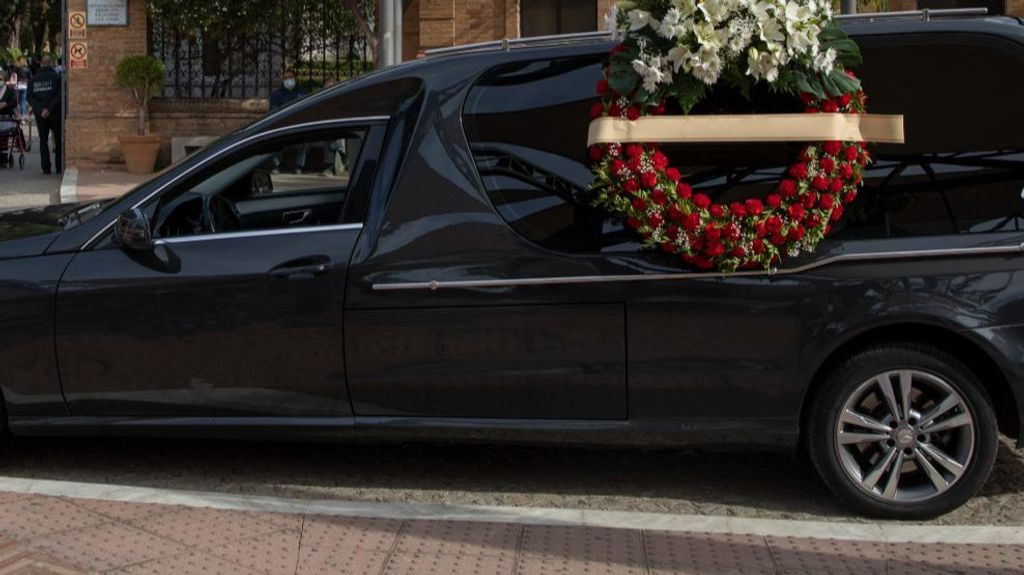 Roban un coche fúnebre para hacer trompos en Benavente, en Zamora; un segundo vehículo sigue sin aparecer