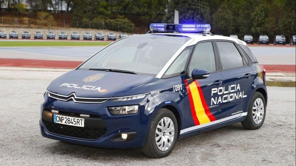 Un hombre es deteneido por pisotear a su pareja tras echarla del vehículo