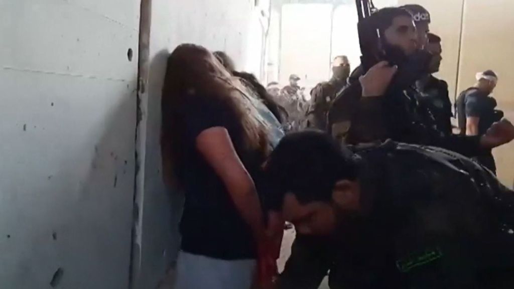 Vídeo inédito del siete de octubre: cinco mujeres israelíes suplican por su vida al ser capturadas por Hamás