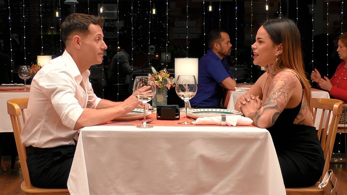 Carolina y Alejandro durante su cita en 'First Dates'