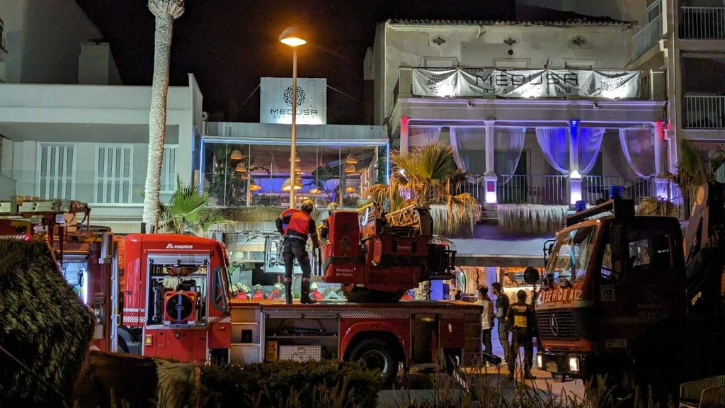 Cuatro muertos y 20 heridos en el derrumbe de un edificio en Playa de Palma: hay personas atrapadas