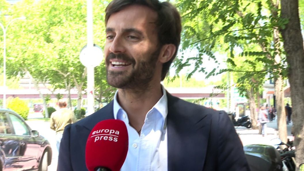 Enrique Solís, preguntado ayer por la prensa