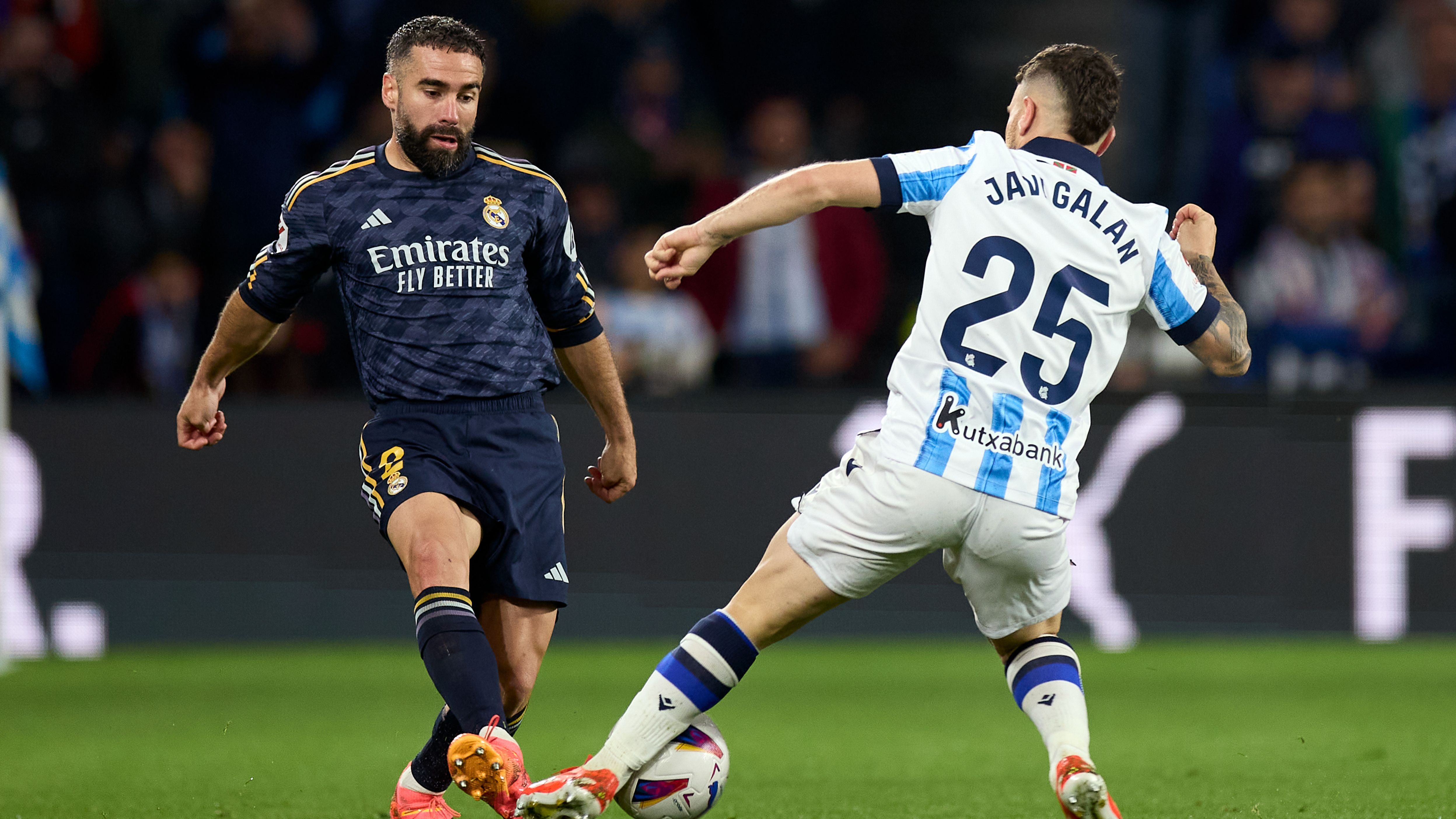 Javi Galán enfrentándose al Real Madrid