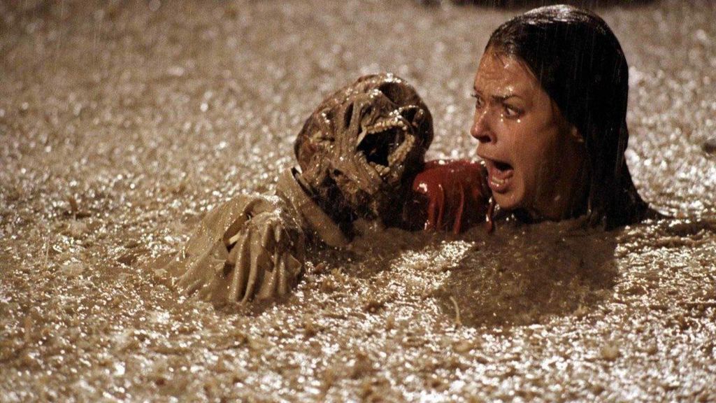 La actriz JoBeth Williams tuvo que nadar en una piscina repleta de huesos