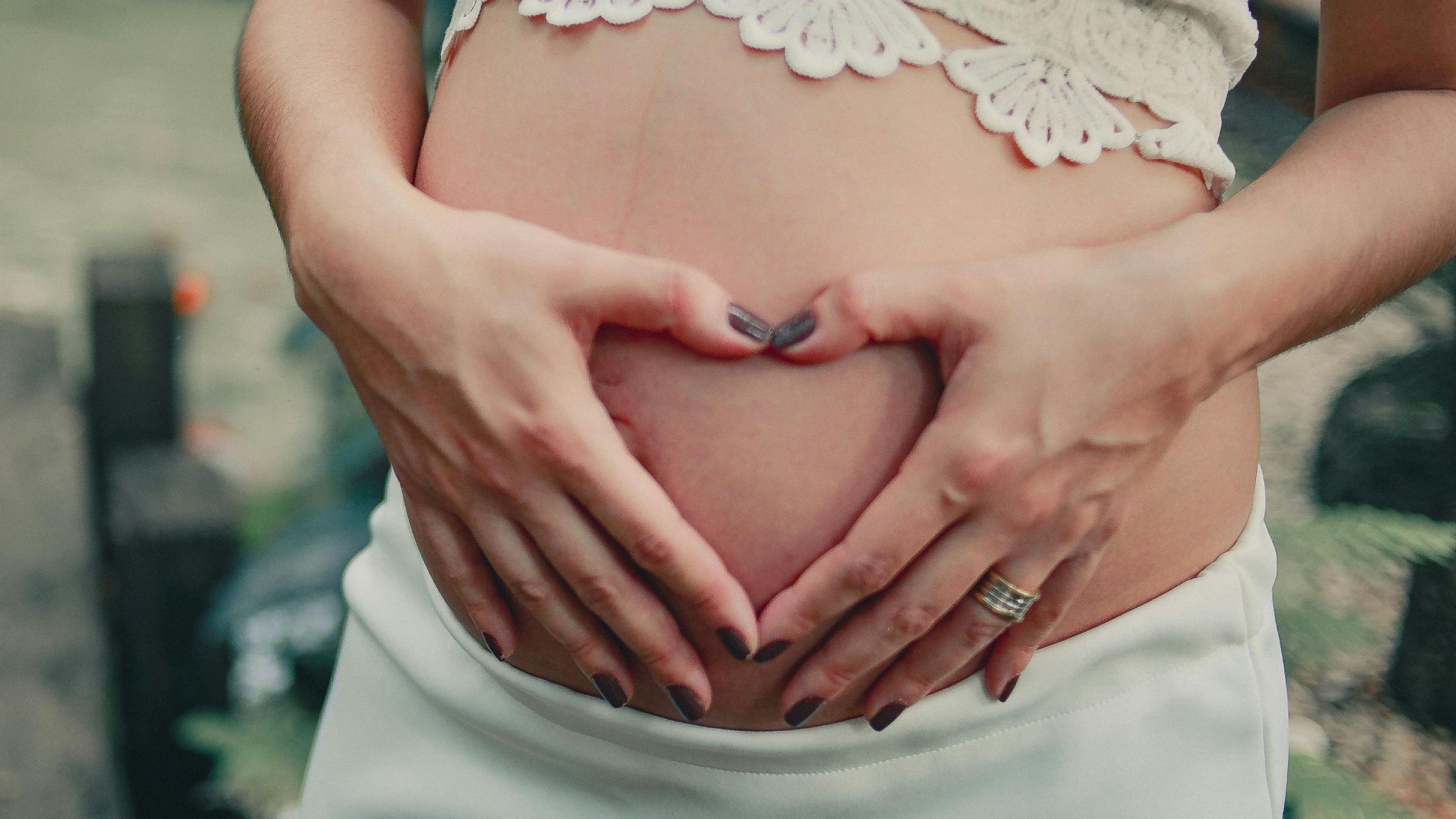 Los esmaltes pueden suponer un riesgo para tu salud y la del bebé. FUENTE: Pexels