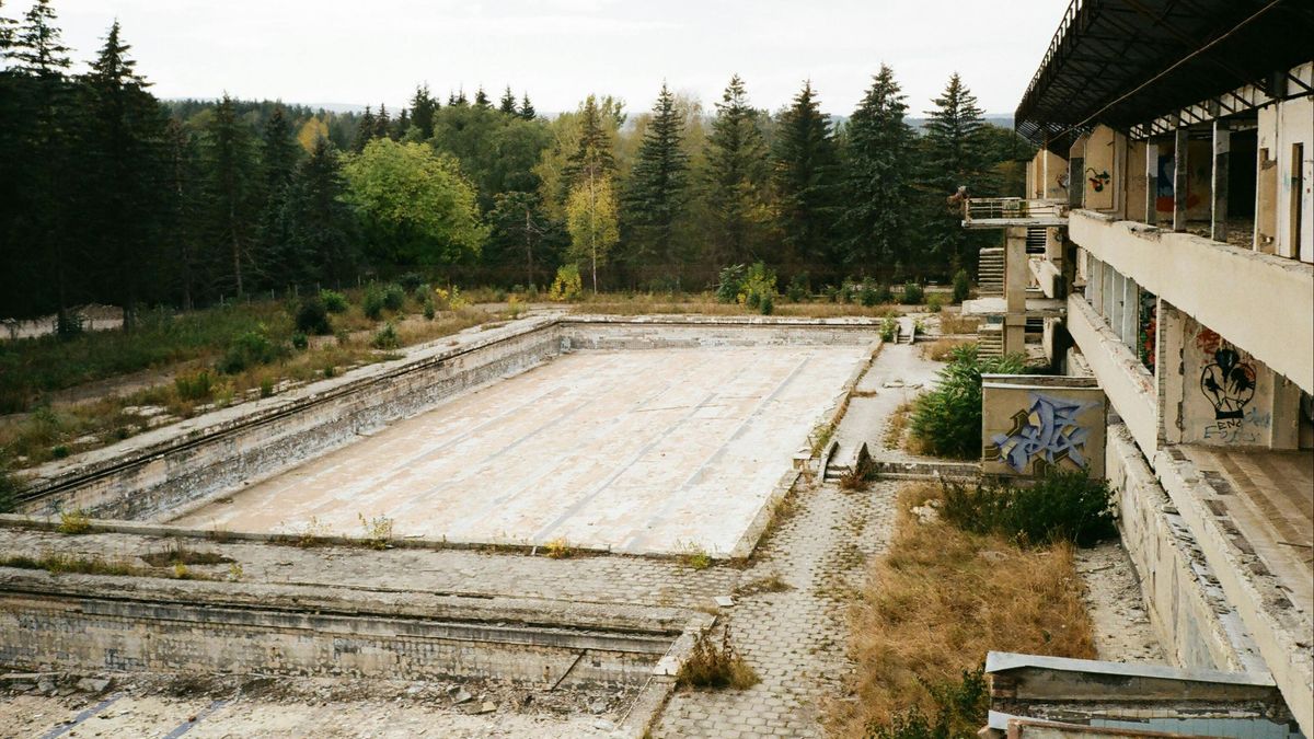 Los hoteles abandonados atraen a muchos curiosos