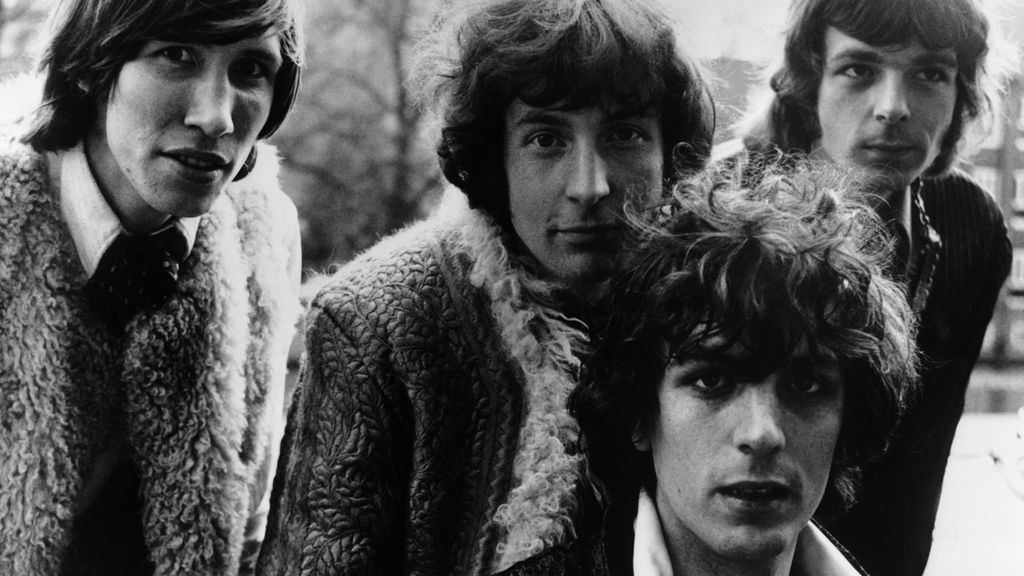 Syd Barret al frente de los Pink Floyd antes de enloquecer. Sería reemplazado por su amigo de la infancia David Gilmour.