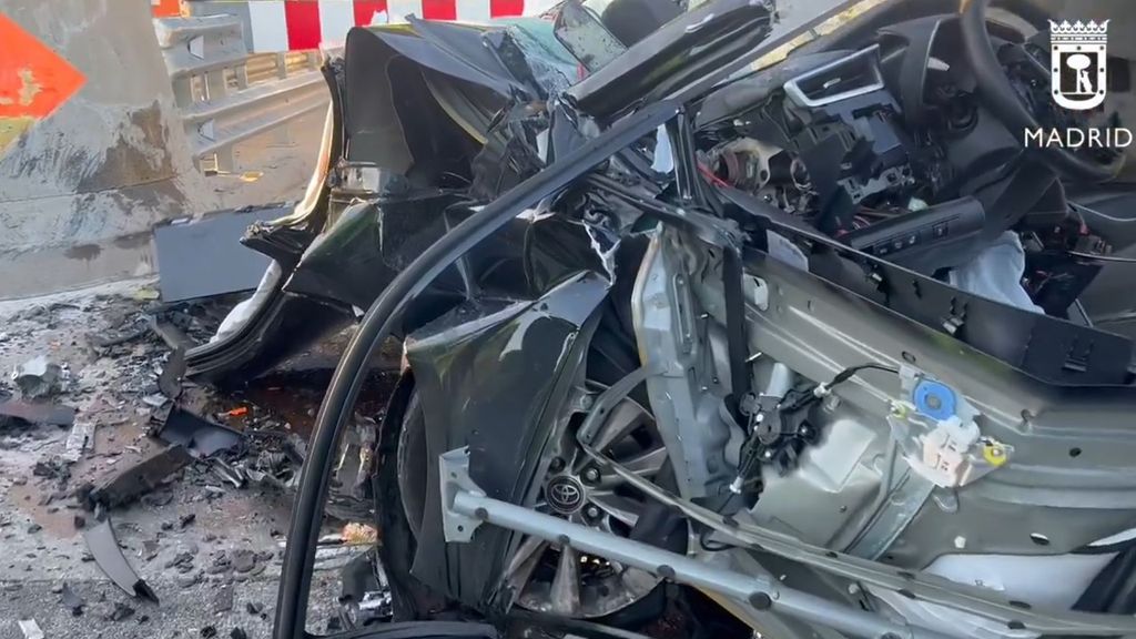 Muere un conductor de VTC de 33 años tras un brutal choque contra un pilar en Madrid