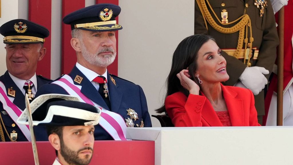 La reina Letizia en el desfile por el Día de las Fuerzas Armadas en Oviedo