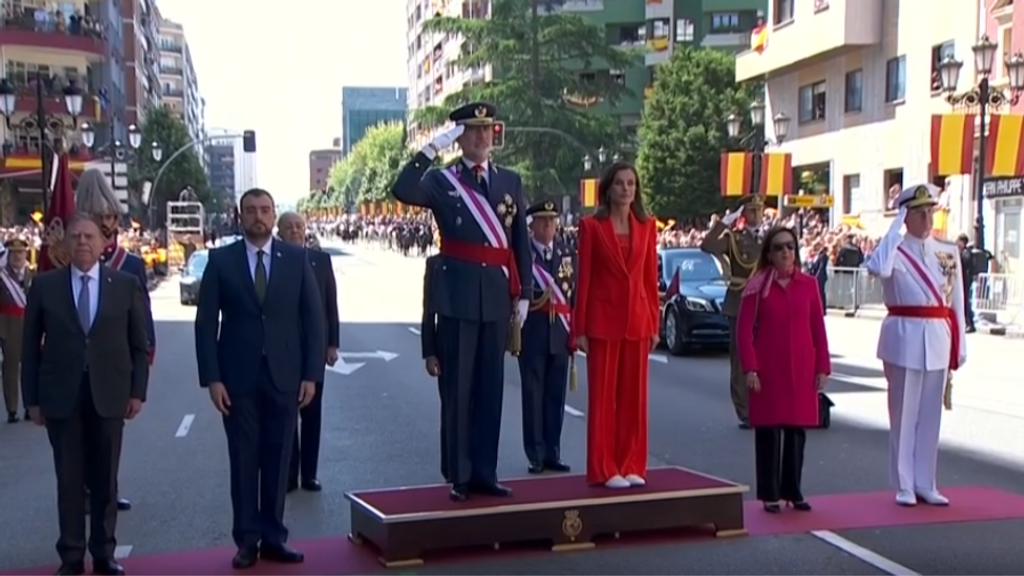 Los Reyes presiden el desfile de Día de las Fuerzas Armadas 2023, a 3 de junio de 2023 en Granada