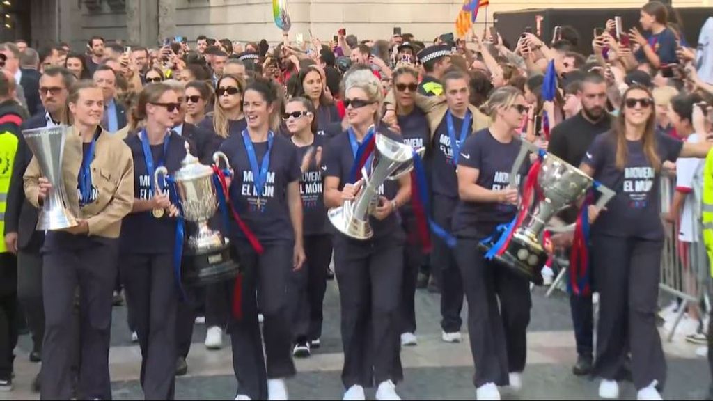 El Barça Femenino ofrece el 'póker' de títulos en un baño de masas