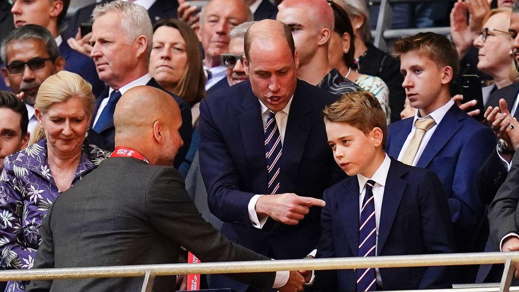 El príncipe Guillermo y su hijo George en el estadio de Wembley