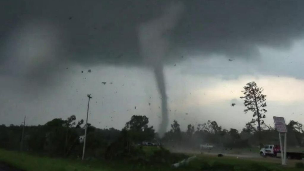Estados Unidos, sacudido por una oleada de tornados: numerosos vídeos de ciudadanos aterrorizados