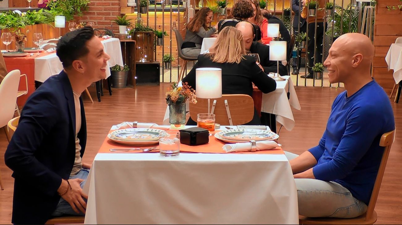 Vinz y Kevin durante su cita en 'First Dates'
