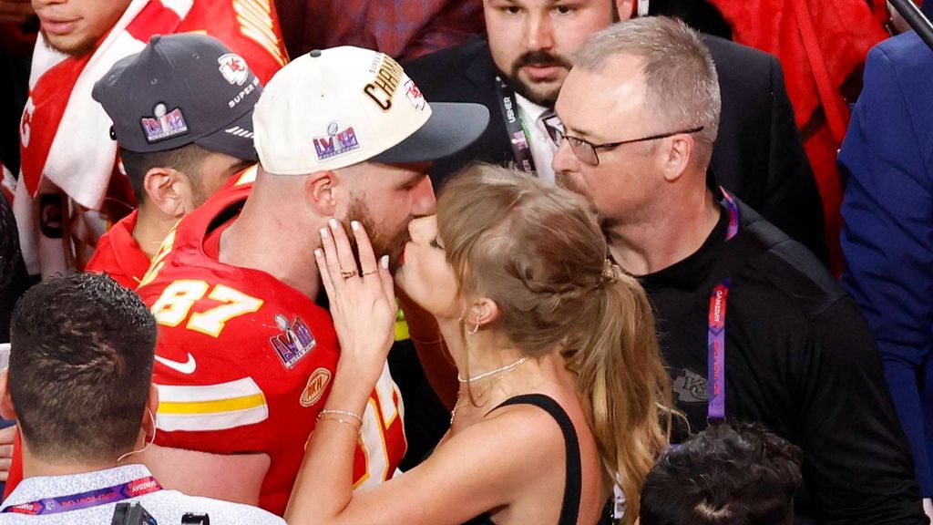 Travis Kelce y Taylor Swift, en noviembre de 2023.