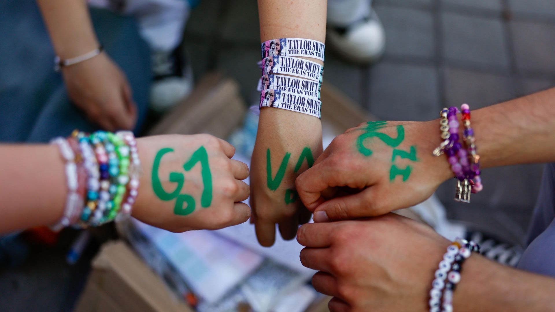 Fila Bernabéu para asistir al concierto del Taylor Swift