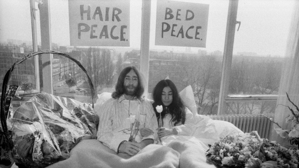 John Lennon y Yoko Ono, en la ‘performance’ por la paz que realizaron en Ámsterdam en 1969.