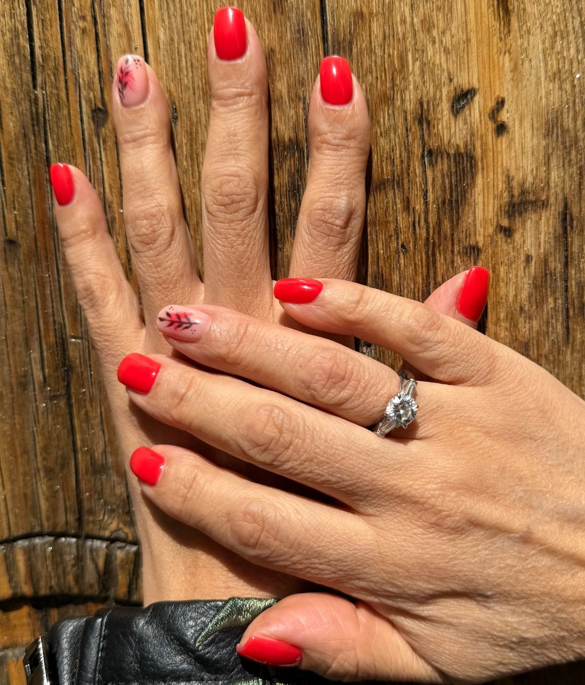 Manicura rojo picota