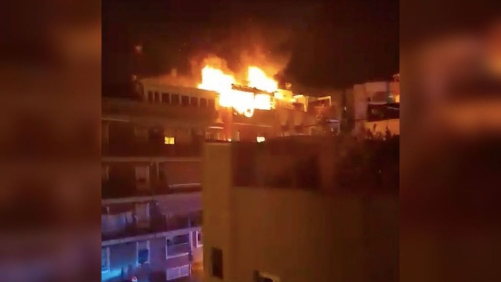 Muere un hombre en el incendio de una vivienda de madrugada en Badalona