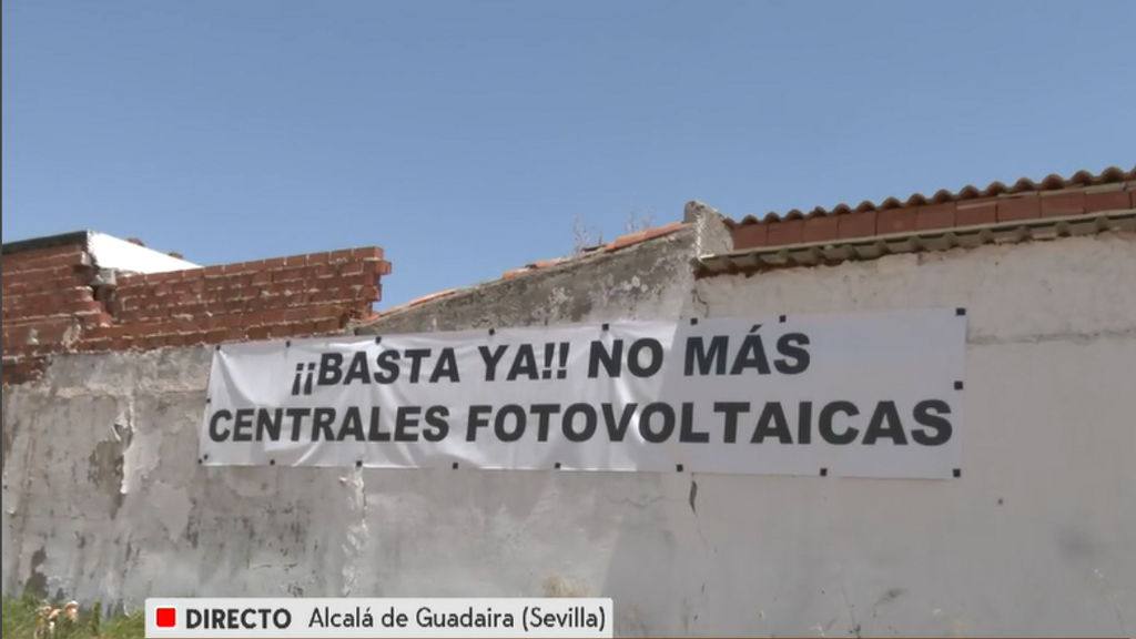 Los vecinos de Alcalá de Guadaira (Sevilla) protestan por la construcción de plantas fotovoltaicas en su municipio