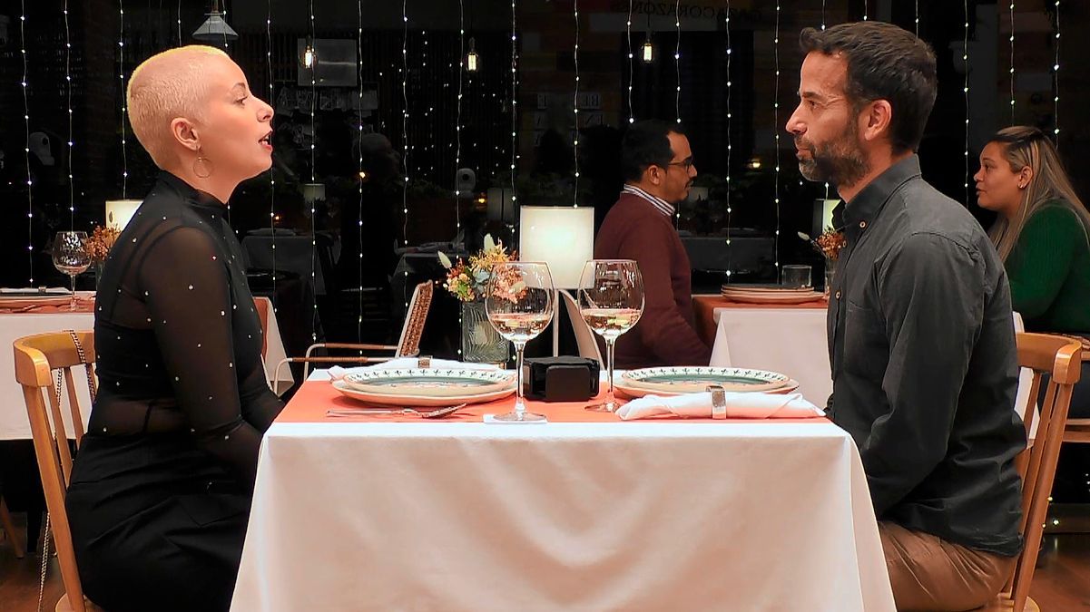 Alane y Dhyan durante su cita en 'First Dates'