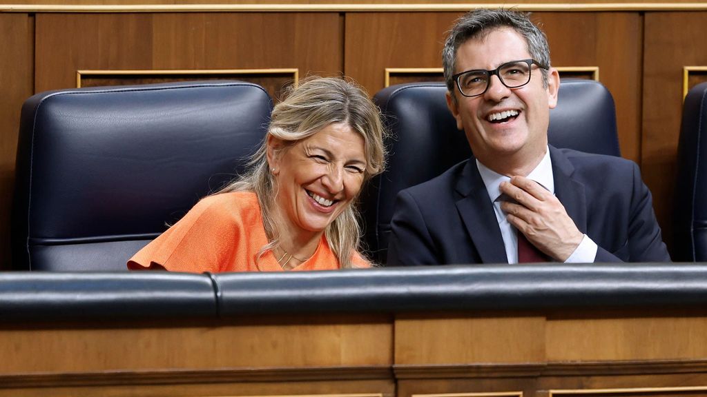 La vicepresidenta segunda del Gobierno, Yolanda Díaz, y el ministro de Presidencia, Felix Bolaños, durante la sesión de control al Ejecutivo este miércoles en el Congreso