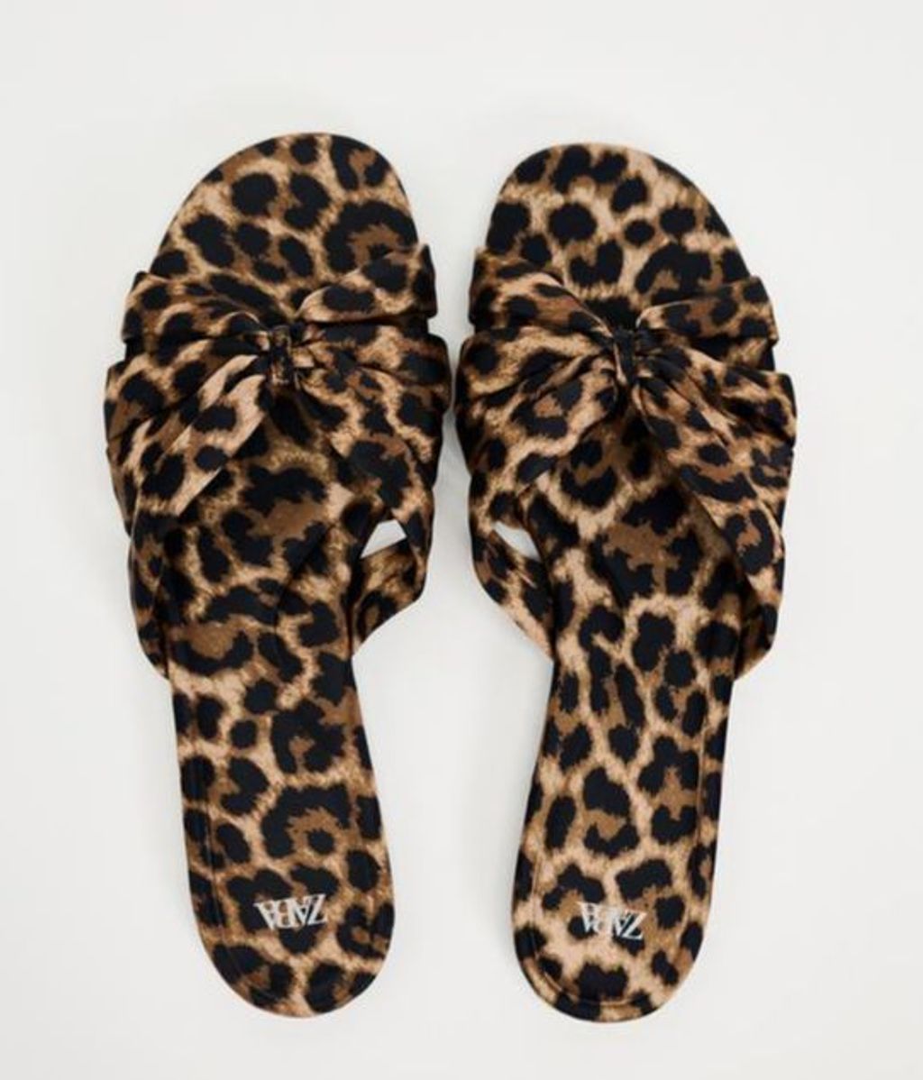 Sandalias animal print de Zara