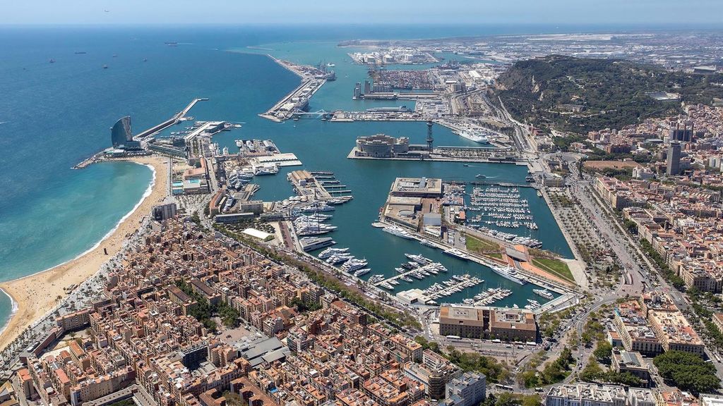 El Puerto de Barcelona activa la norma para multar a los barcos contaminantes