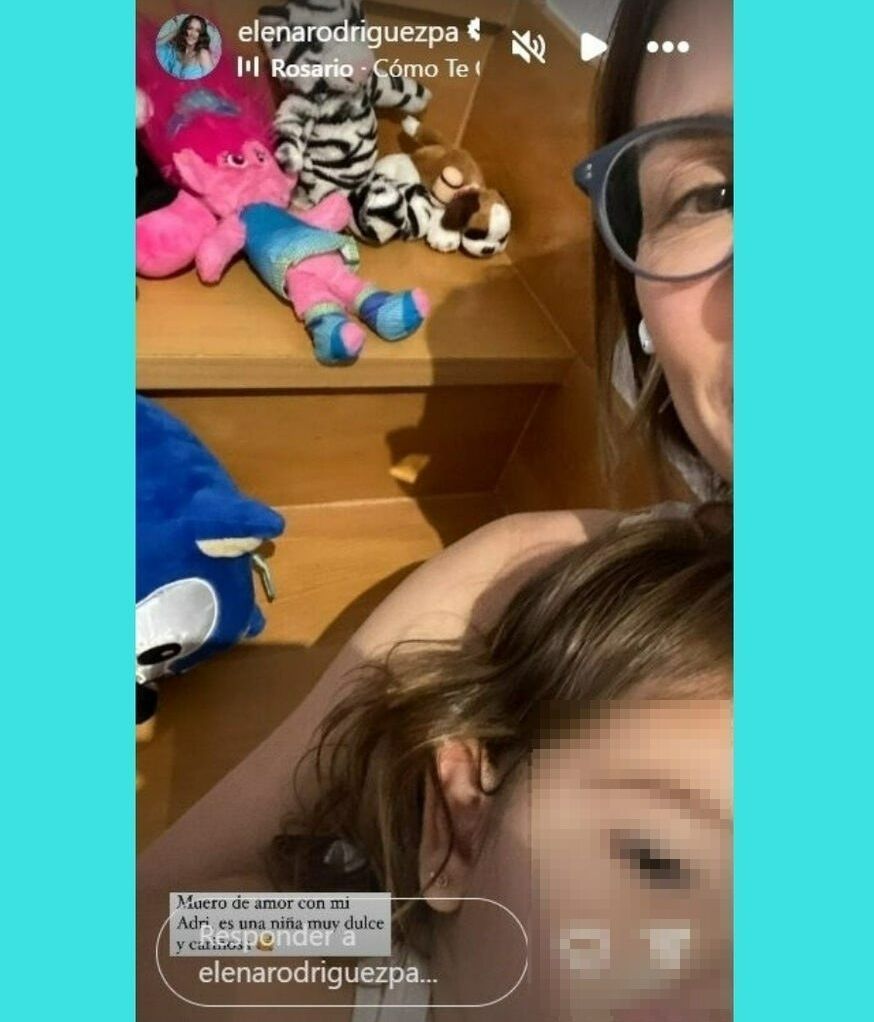 Elena Rodríguez posa con su nieta