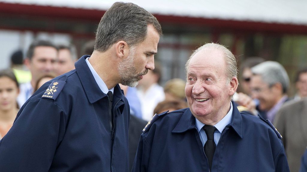 Juan Carlos I y el rey Felipe VI en 2014.