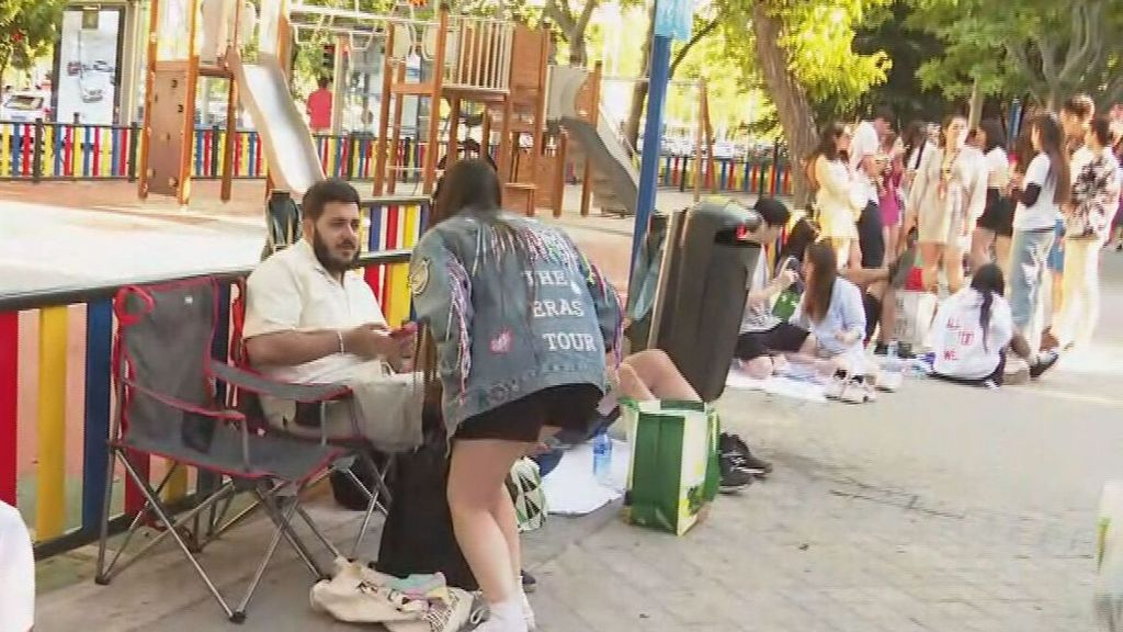 La marea ‘swiftie’ forma una nueva fila interminable para el segundo concierto de Taylor Swift en el Bernabéu