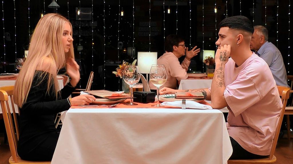 Laura y Cristian durante su cita en 'First Dates'