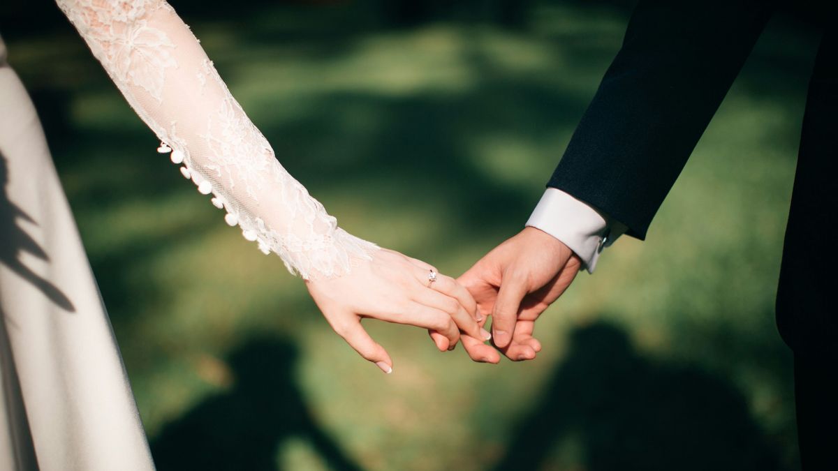 Novios en una boda