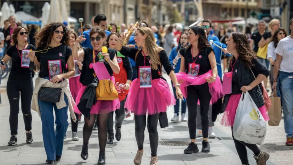 Prohíben las muñecas hinchables y otros juguetes sexuales en las despedidas de soltero en Platja D'Aro