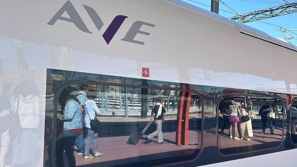 Renfe ha transportado a 17.000 viajeros en la primera semana desde el estreno del AVE que conecta Galicia con Madrid
