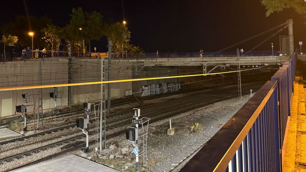 Un joven herido grave al caer desde un puente a las vías del tren en Fuenlabrada (Madrid)