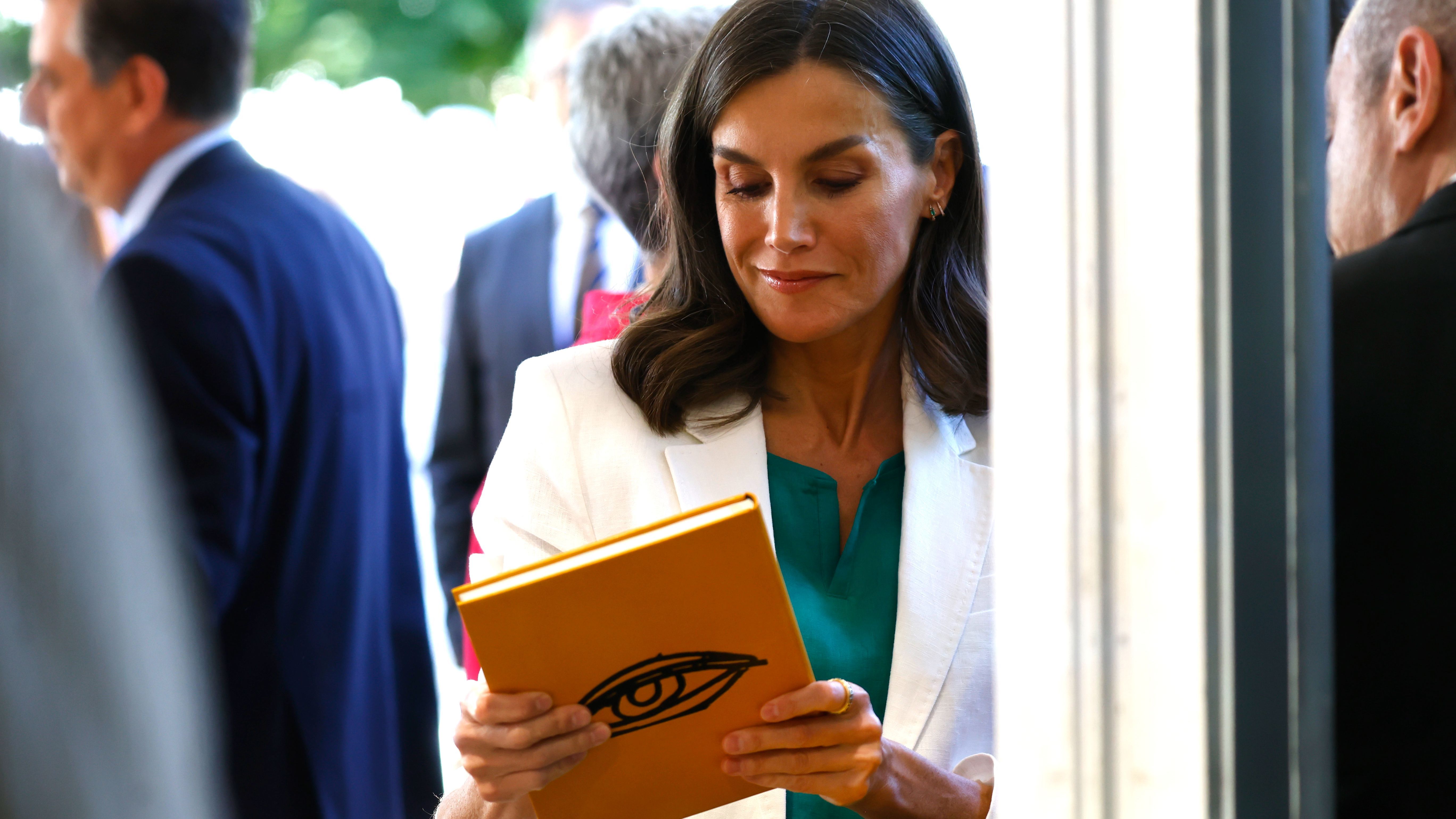 La reina Letizia, en la Feria del Libro de Madrid, este 31 de mayo.
