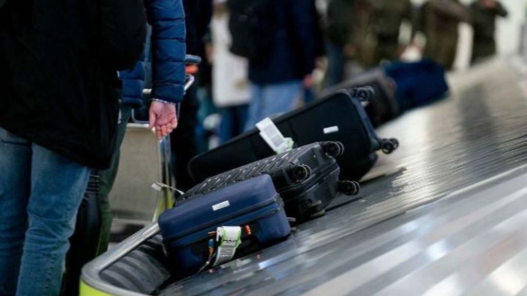 Sanción a aerolíneas: ¿podrás subir gratis la maleta de mano al avión este verano?