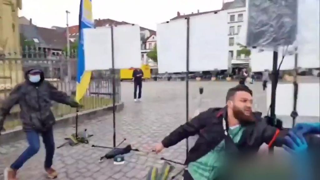 Un hombre hiere a tres personas con un cuchillo durante un mitin contra el Islam en Mannheim, Alemania