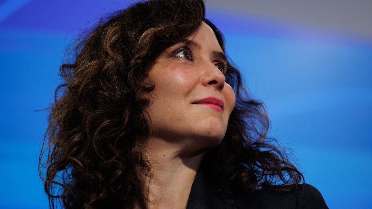 La presidenta de la Comunidad de Madrid, Isabel Díaz Ayuso, durante la clausura de la I Intermunicipal del PP de Madrid, en el Centro Municipal Hub El Cantizal, a 27 de abril de 2024, en Las Rozas, Madrid (España).