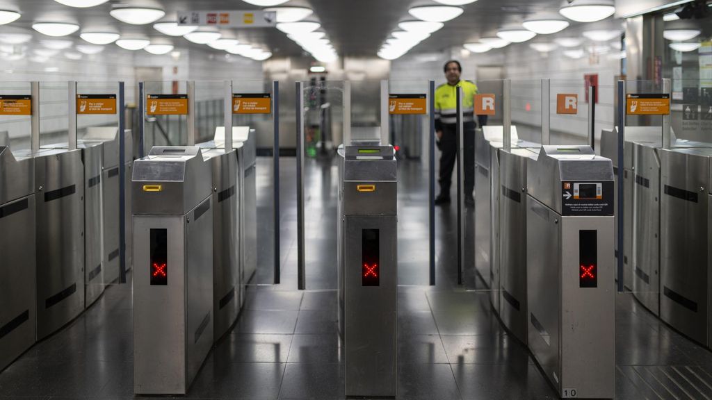 La estación de Renfe y Metro 'La Sagrera' cerrada, a 12 de mayo de 2024, en Barcelona, Catalunya (España)