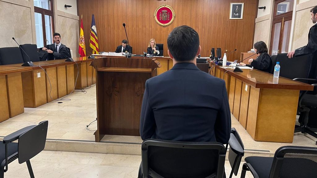 El acusado de abusos sexuales a su sobrino, en el juicio en la Audiencia Provincial.