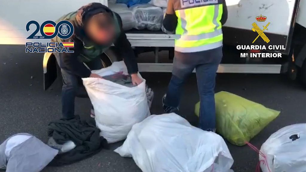 Desarticulada una banda que introducía cocaína oculta en ropa sucia por el aeropuerto