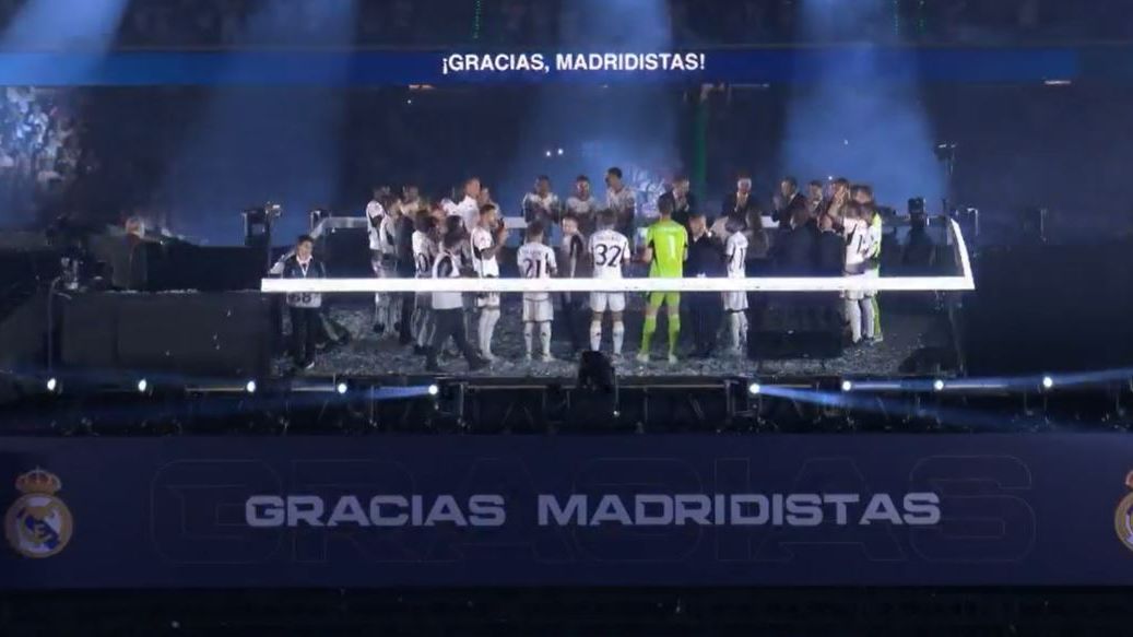 El Santiago Bernabéu canta el himno del Real Madrid