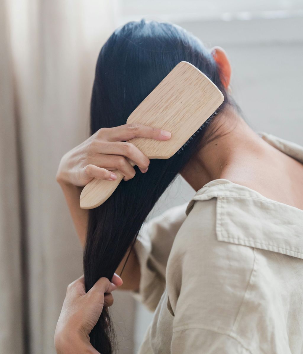 Espaciar los lavados puede debilitar el cabello. FUENTE: Pexels