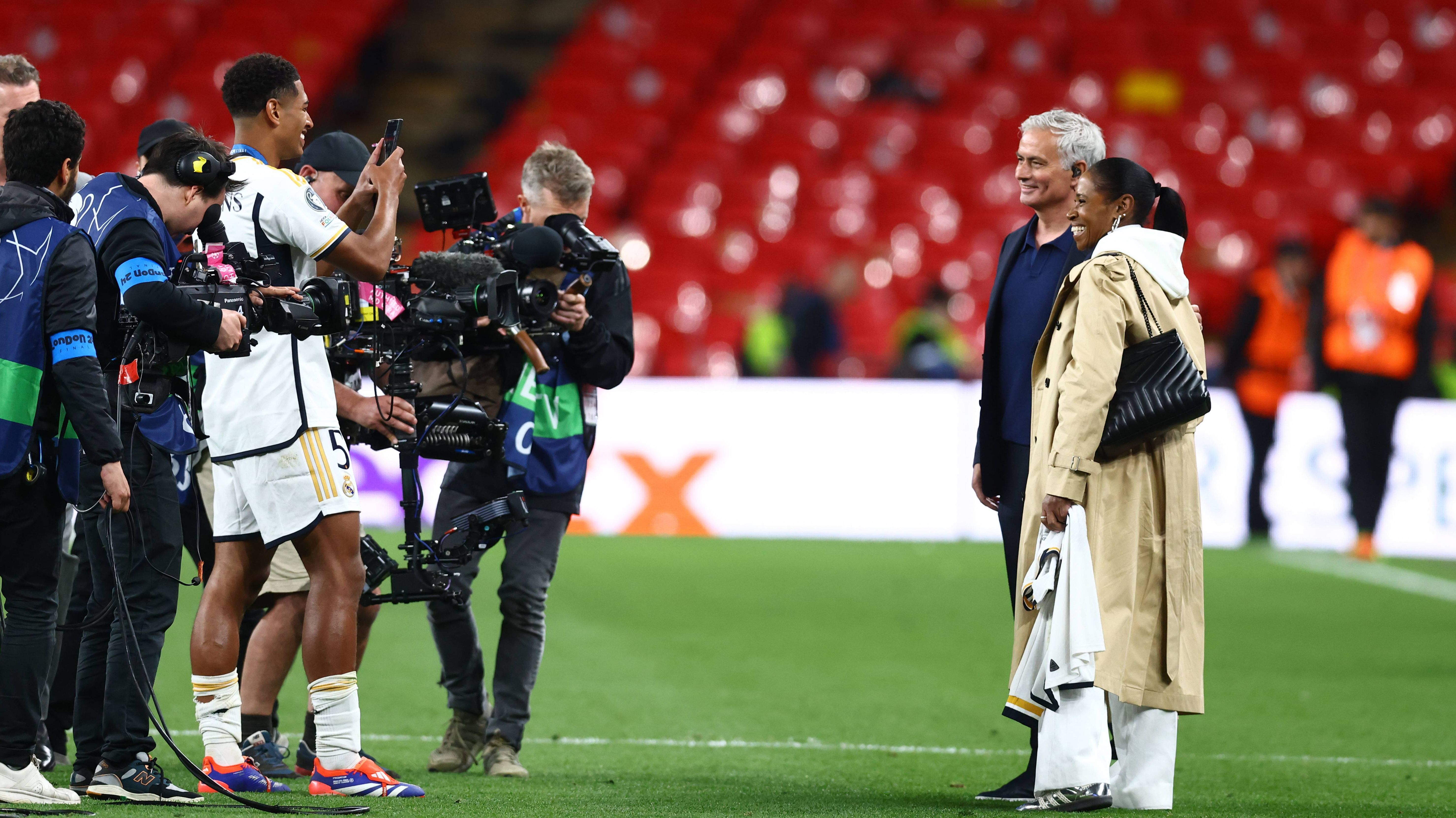 Jude Bellingham y su madre con Mourinho